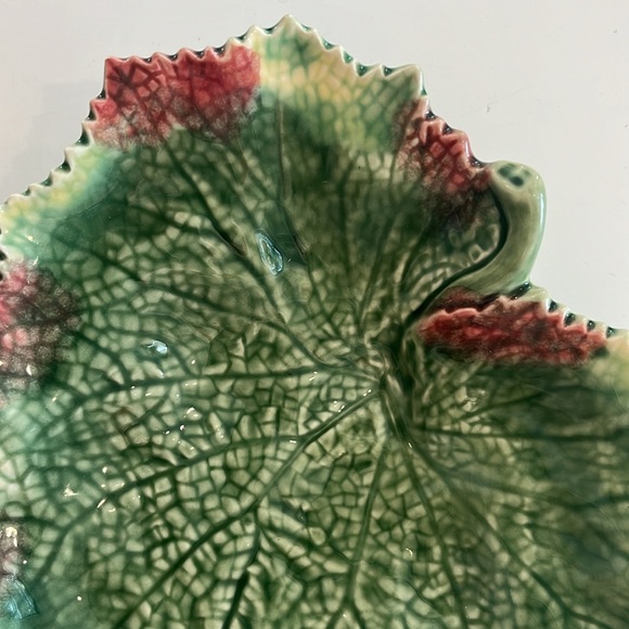 Bordallo Pinheiro grape leaf 7” dish, set of two - Picture 4 of 6